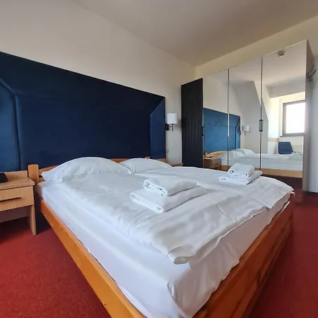 Ski Hotel Szálloda 3*